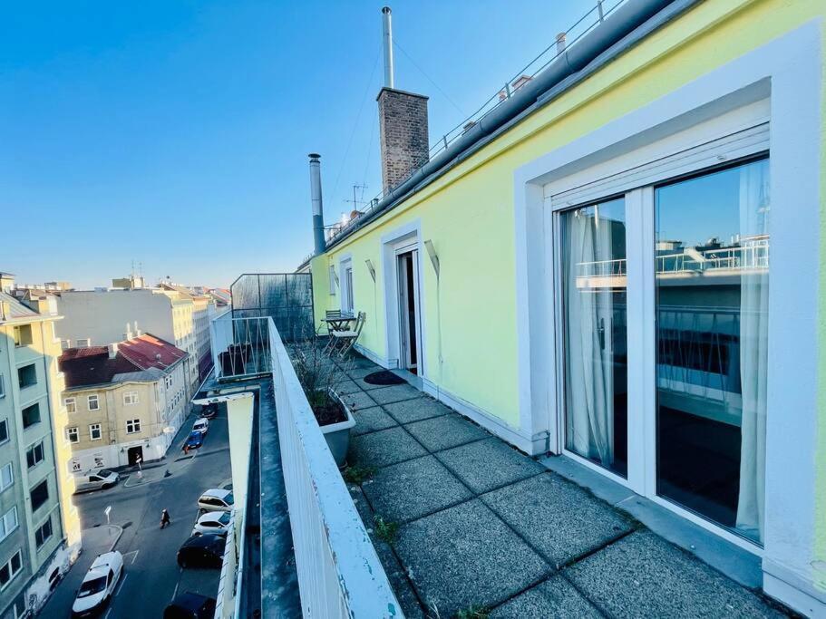 Cosy Flat With Huge Terrasse! Long Or Shortterm Leilighet Wien Eksteriør bilde
