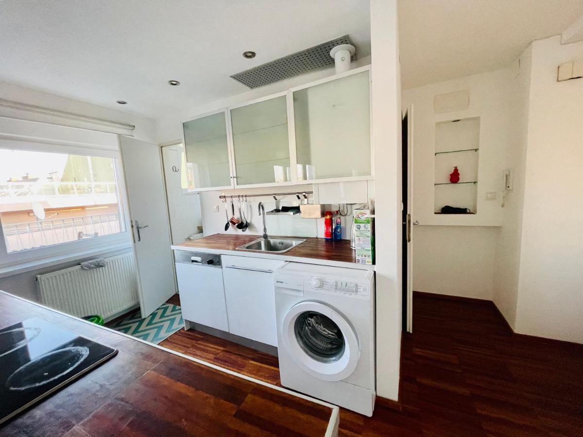Cosy Flat With Huge Terrasse! Long Or Shortterm Leilighet Wien Eksteriør bilde
